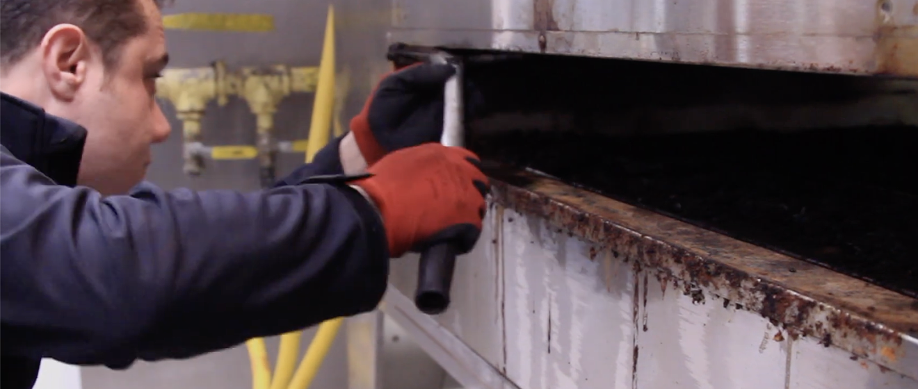cleaning a pizza conveyor oven