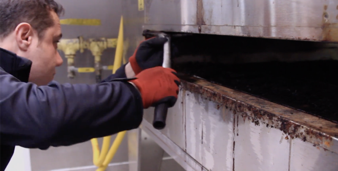 cleaning a pizza conveyor oven